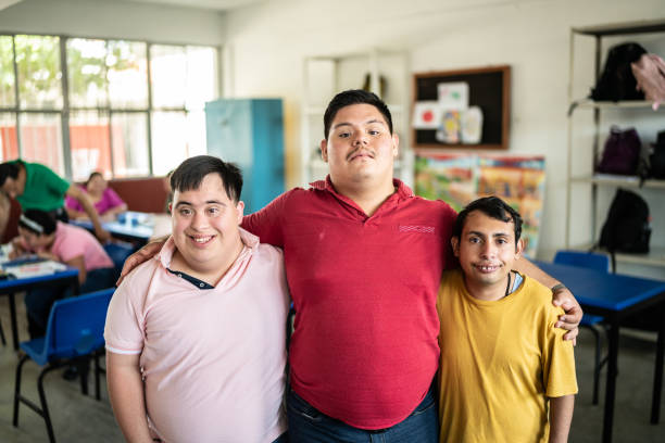 تدريب المراهقين على المهارات الاجتماعية: ABA والجلسات الجماعية