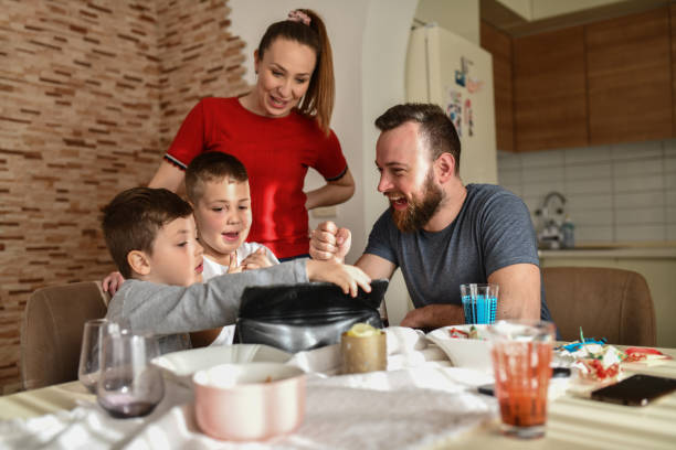 التعليم العرضي (IT): تعميم المهارات السلوكية والتواصل في البيئة الطبيعية